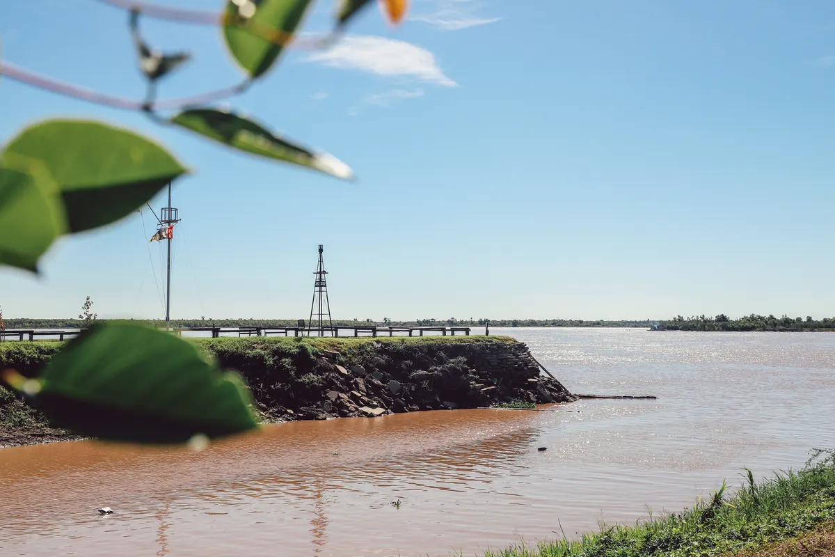 La costa del río Paraná en Azahares